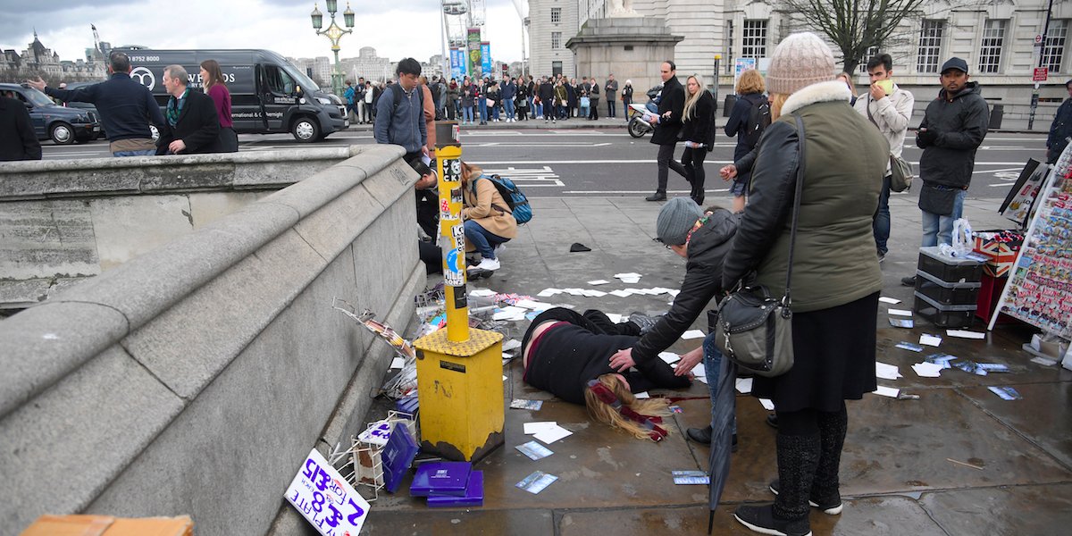 伦敦议会大厦外突发枪击 警方暂定性为恐袭