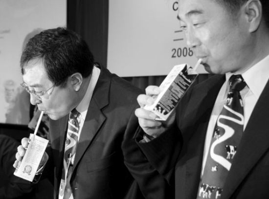 "三聚氰胺"受害儿童父亲郭利敲诈勒索一案,4月7日下午,广东省高院作出